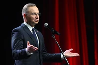 "Dziwię się, jak można upaść tak nisko". Pytam o Andrzeja Dudę, a w PiS łapią się za głowę