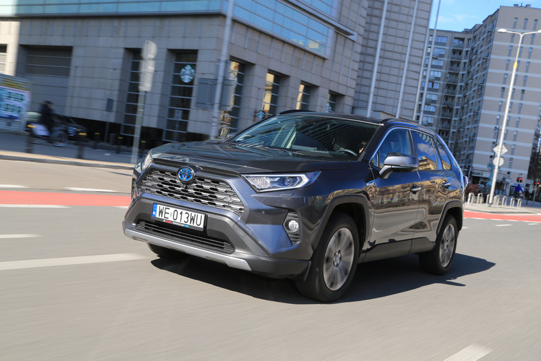 Toyota RAV4 2.5 Hybrid 2WD e-CVT cena od 134 900 zł (rocznik 2019, taniej o 6000 zł)