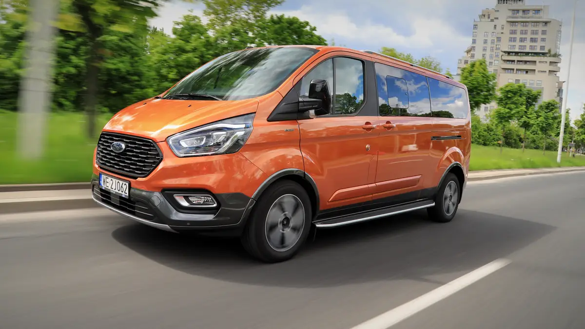 ford tourneo custom active