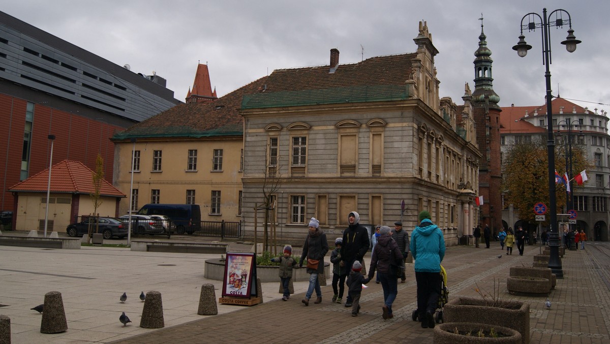 Rozpoczął się długo wyczekiwany remont zabytkowego budynku Muzeum Okręgowego przy ul. Gdańskiej w Bydgoszczy. Renowacja liczącego 400 lat gmachu pochłonie ponad 22 mln zł. Znaczną część kosztów pokryje pozyskane na ten cel dofinansowanie unijne w wysokości 14,5 mln zł.