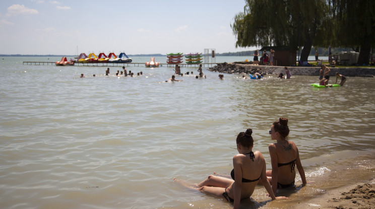 A Balaton továbbra is a legkedveltebb turisztikai célpont, százezrek töltik a szabadságukat a tó partján és strandjain /Fotó: MTI/ Varga György