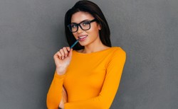 Nawyki, które najbardziej niszczą zęby. Które z nich dotyczą ciebie?