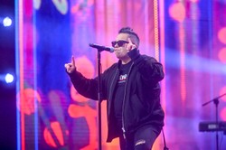 Muniek Staszczyk wydał córkę za mąż. Tak prezentował się na ślubie [FOTO]