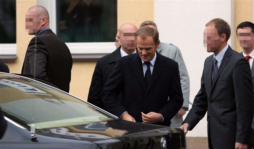 Donald Tusk otwierał uroczyście obwodnicę Gołdapi. Dziennikarze postanowili zadać mu masę pytań. Niestety premier nie wytrzymał do końca konferencji