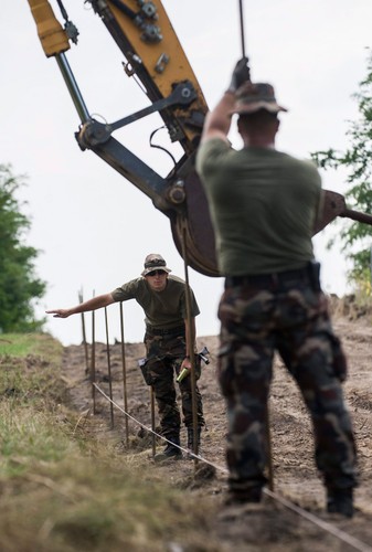 Węgry odgradzają się murem od imigrantów