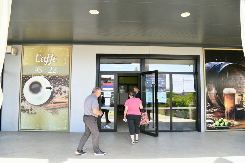 Kafe As, Plavi horizonti Zemun