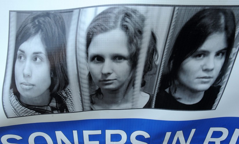 <b>16. Maria Alyokhina, Nadezhda Tolokonnikova i Yekaterina Samutsevic </b>, członkinie Pussy Riot<br>
Na liście znalazły się za wyrzucenie świat butelki z listem o pokoju.