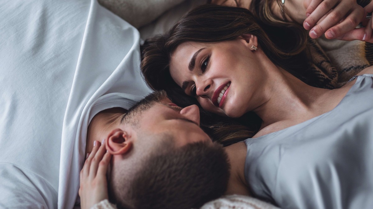 Ekspert za ljubav tvrdi da bezazleni flert može obnoviti strast u vezi