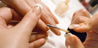 Ten manicure przetrwa całe święta