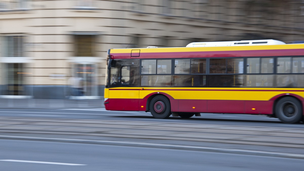 Stołeczny Zarząd Transportu Miejskiego alarmuje: do obiegu trafiły tysiące fałszywych biletów komunikacji miejskiej. Straty ZTM mogą sięgać setek tysięcy złotych.