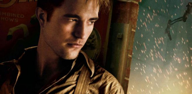 Robert Pattinson na plakacie filmu "Woda dla słoni"