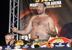 Ten grubas będzie walczył z Kliczką. Fury pokazał swój brzuch. ZDJĘCIA