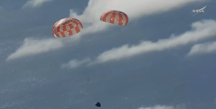 Posada misije "Artemis II" otvorila padobrane