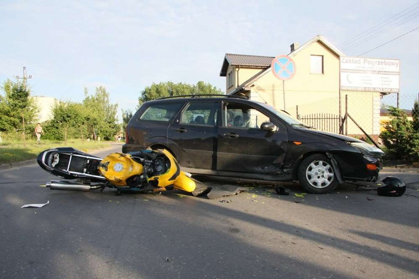 Motocyklista roztrzaskał się na fordzie!