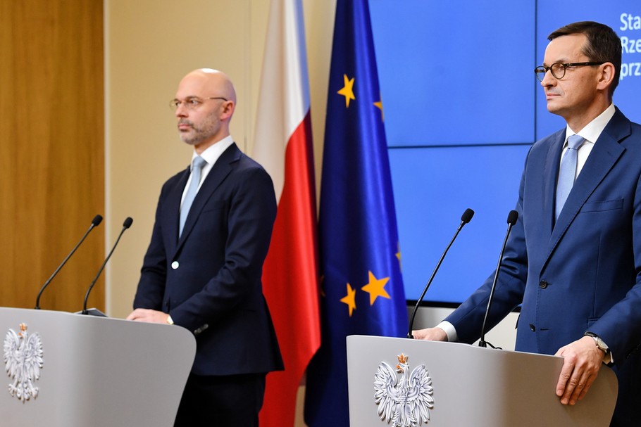 Premier Mateusz Morawiecki i minister ds. klimatu Michał Kurtyka byli zadowoleni z ustaleń szczytu UE pomimo podniesienia celu redukcji emisji CO2