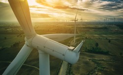 Wiatr i atom to najtańszy sposób na neutralność klimatyczną w 2025 r. [RAPORT]