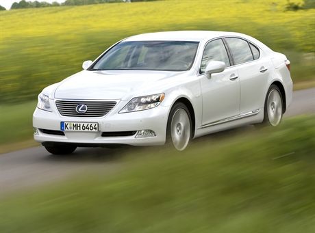 8-bit RGB flat JPEG file, 3504x2336 pixels (11.68x7.79 inches) @ 300.00 pixels/inch, written by Adobe Photoshop CS2