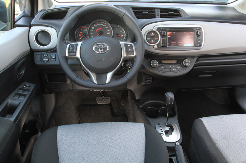 Test nowej Toyoty Yaris, radzimy którą wersję wybrać automat czy manual?