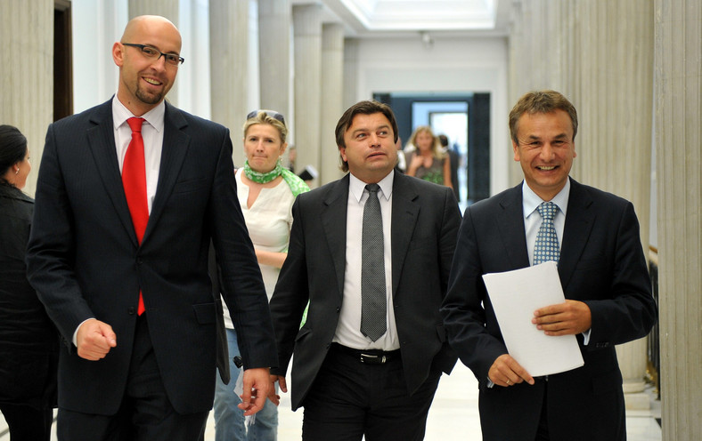Roman Kosecki (w środku) i Andrzej Biernat (po prawej) w 2012 r.