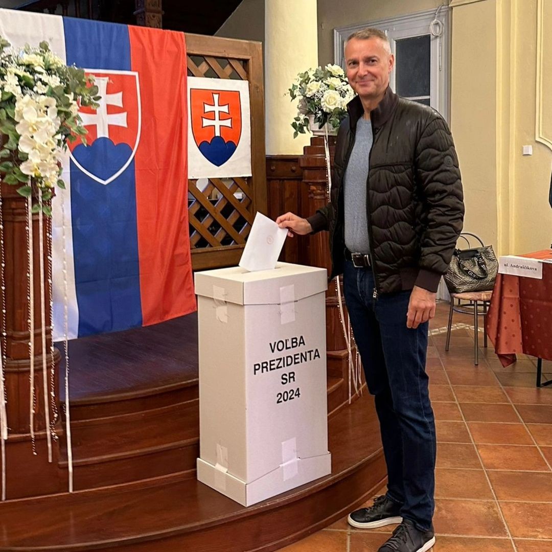 Medzi prvými politikmi, ktorí odvolili v 2. kole je podpredseda vlády SR pre investície a informatizáciu Richard Raši (Hlas-SD).
