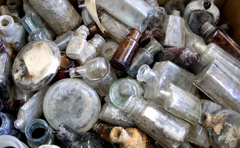 PRZEDMIOTY OFIAR OBOZU KONCENTRACYJNEGO AUSCHWITZ-BIRKENAU ODNALEZIONE