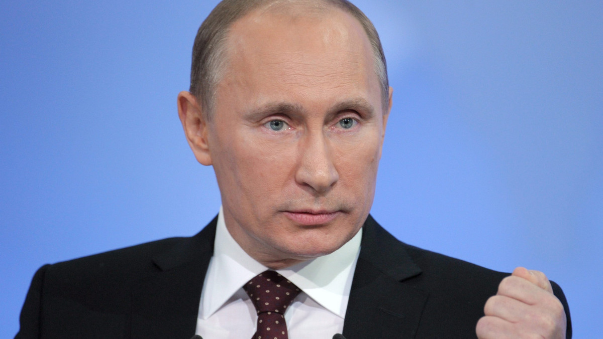Premier Rosji Władimir Putin odrzucił uwagi krytyczne dotyczące wyników niedawnych wyborów do Dumy, pokusił się o ironię w związku z protestami opozycji, skrytykował USA i zapowiedział liberalizację zasad rejestracji partii politycznych.