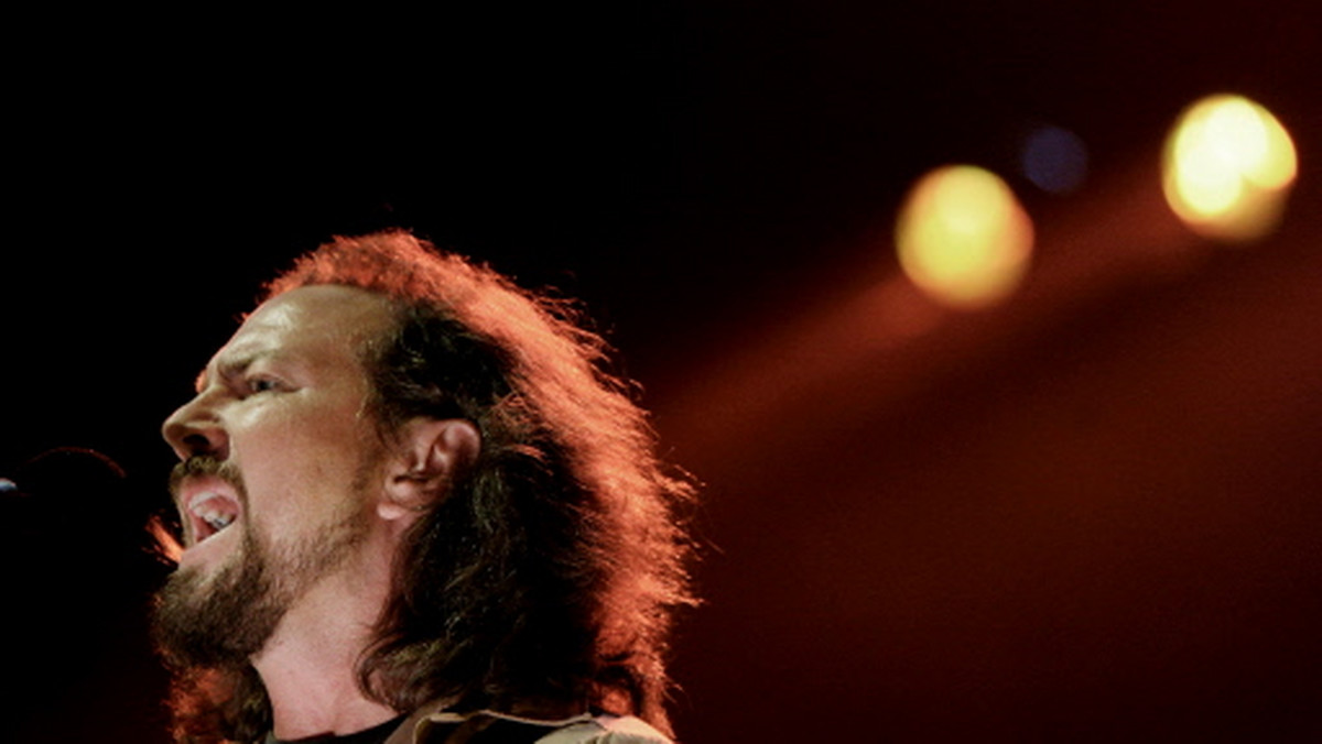 Dla Pearl Jam to wyjątkowo pracowity okres. Ostatnio nagrywają dla własnej, niezależnej wytwórni i koncertują na stadionach na całym świecie. Z Eddim Vedderem rozmawiamy o jego miłości do zupełnie nie rockowych instrumentów, i o tym, jak Pearl Jam radzi sobie ze zmianami w przemyśle muzycznym.