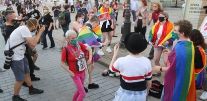 Protest środowiska LGBT. "Tęczowe disco" przed Pałacem Prezydenckim