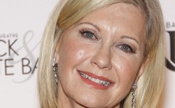 Olivia Newton-John leczy raka marihuaną. Namówiła ją córka