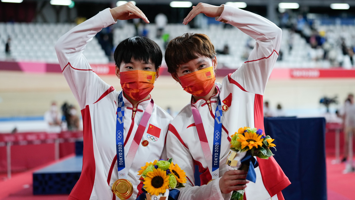 Tokio 2020: Mao Zedong na olimpijskim podium. Kontrowersyjne złoto Chinek