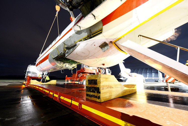 IVECO Stralis i samolot Jak-40