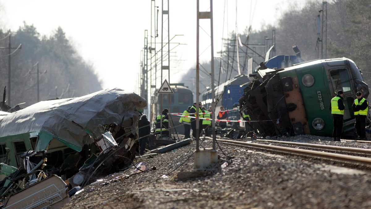 W sobotniej katastrofie kolejowej pod Szczekocinami ciężko ranna została funkcjonariuszka centralnego Biura Antykorupcyjnego.