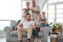 Z Kartą Dużej Rodziny ponad 17 000 zł zasiłku (w tym dla seniorów) w 2026 na skutek zmiany przepisów