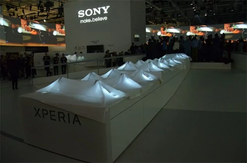 Na początku konferencji Sony skrzętnie ukrywało swoje nowe zabawki, choć większość informacji na temat Xperii Z1 wyciekła już w połowie sierpnia