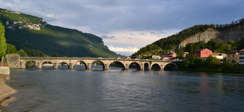 Most w Lecco nad jeziorem Como, Włochy