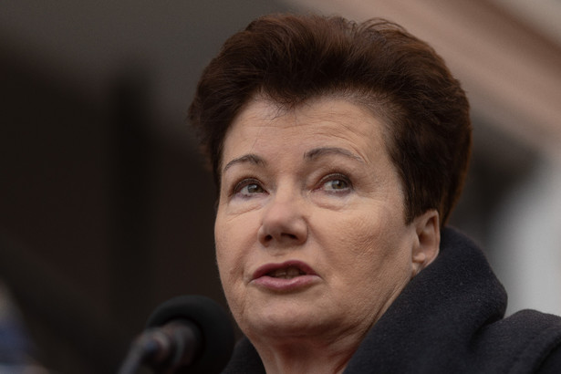 Zapytana, czy wprowadzi wybranego 21 października na prezydenta stolicy Rafała Trzaskowskiego do ratusza, odpowiedziała, że nie ma takiej potrzeby, bo Trzaskowski jest niezależną i doświadczoną osobą.