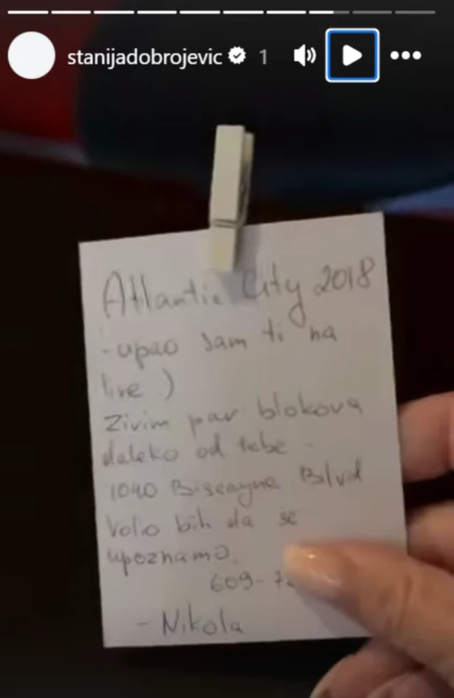 OD PTICE MLEKO! Stanija Dobrojević pokazala kako proslavlja Badnji dan, BRAT Sani pali tamjan, vrte česnicu pred punom TRPEZOM (FOTO)