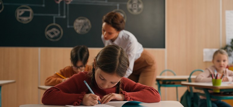 1000 zł, 1540 zł, a nawet 2540 zł dla ucznia. Jak uzyskać wsparcie?