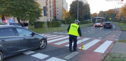 Dramat w Będzinie. Samochód potrącił matkę z córeczką. Rodzina przechodziła przez pasy