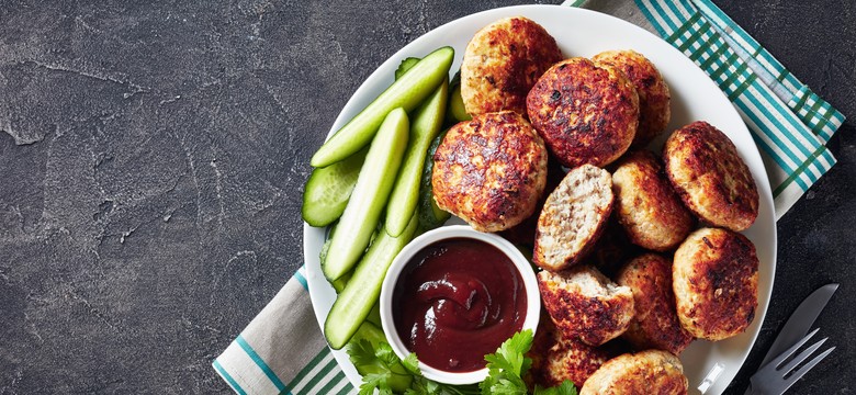 Wystarczy ten jeden składnik. Kotlety mielone będą soczyste i chrupiące