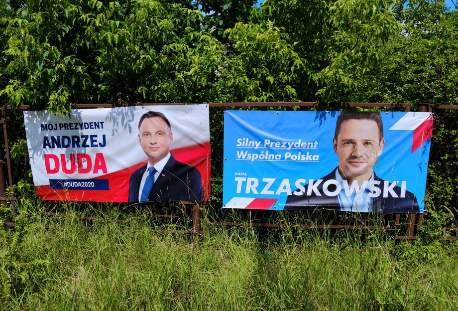 Wszystkie sondaże wskazują, że w pierwszej turze najwięcej głosów otrzymają Andrzej Duda oraz Rafał Trzaskowski. To oni najprawdopodobniej zmierzą się w drugiej turze 12 lipca.