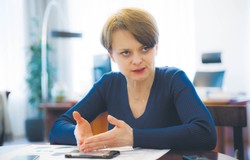 Emilewicz zapowiada wsparcie przewodników i pilotów wycieczek