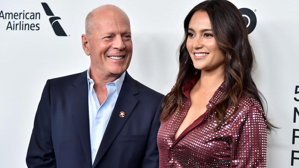 Bruce Willis felesége és lánya szívfacsaró módon tiszteleg a színész előtt