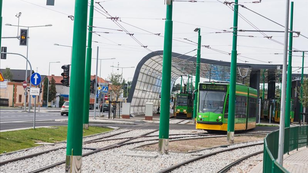 Pasażerowie komunikacji miejskiej są rozczarowani nowym dworcem tramwajowo-autobusowym na Junikowie w Poznaniu. Spodziewali się pętli z prawdziwego zdarzenia, tymczasem sporo jest niedoróbek