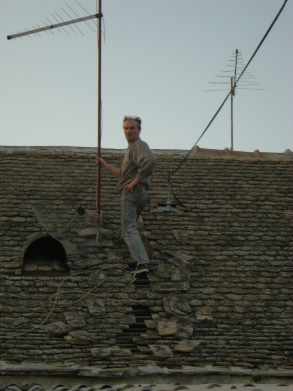 Nekada se Željko peo na krovove, menjao antene, a danas su mu stepenice izazov 