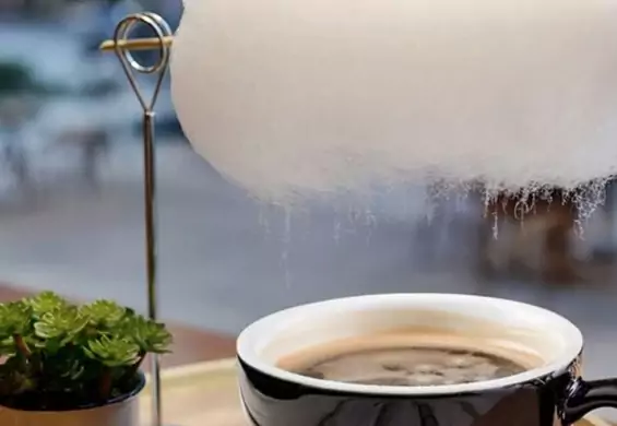 Kawa z chmurką z waty cukrowej - w kawiarni w Szanghaju na Twoją filiżankę pada słodki deszcz