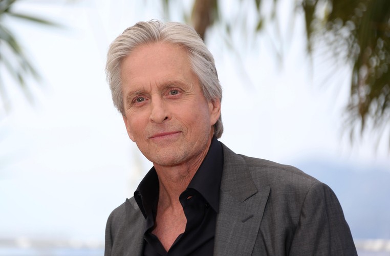 <b>Michael Douglas</b> rozwiódł się z żoną Diandrą w 2000 roku po 23 latach małżeństwa. Podczas rozwodu kobieta zażądała <b>45 mln dol.</b> oraz dwóch domów - na Majorce oraz w Beverly Hills.