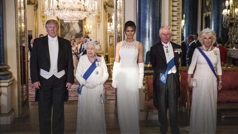 Wizyta Donalda i Melanii Trump w Wielkiej Brytanii. Na zdjęciu para prezydencka z królową Elżbietą II, księciem Karolem i księżną Camillą.