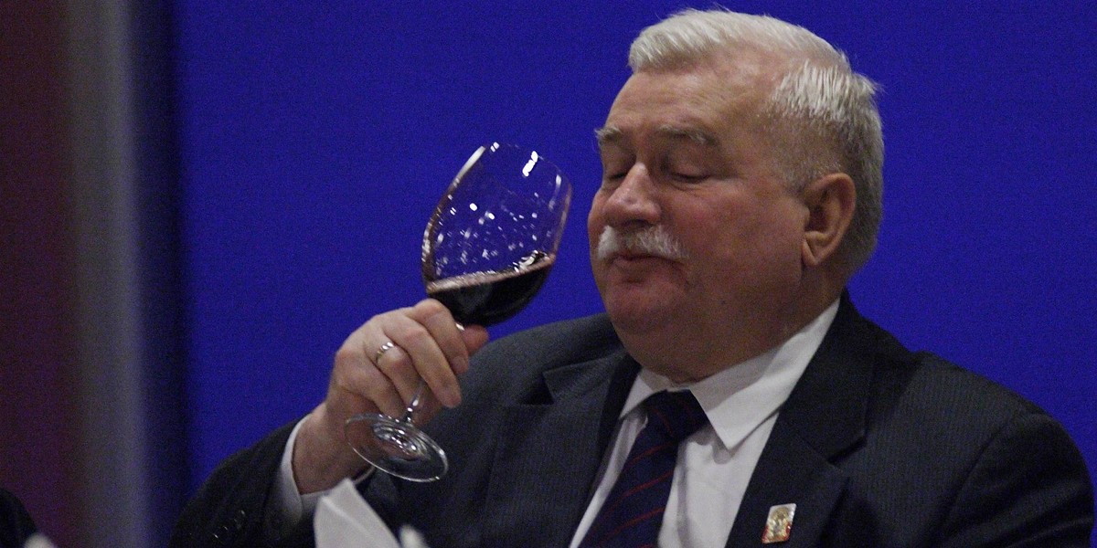 Wałęsa pił wódkę z SB?!