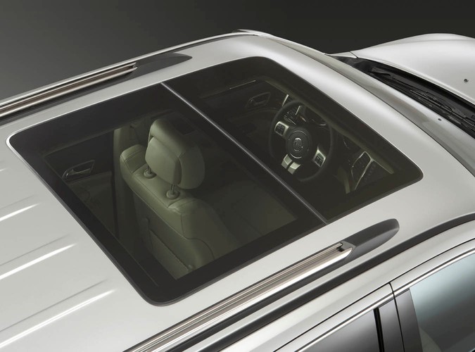 Jeep to ikona samochodów 4x4. Teraz słynna marka nabiera sił pod skrzydłami Fiata. W Polsce pojawiły się właśnie nowości amerykańskiej legendy bezdroży - oto Jeep Wrangler Unlimited i Jeep Grand Cherokee...